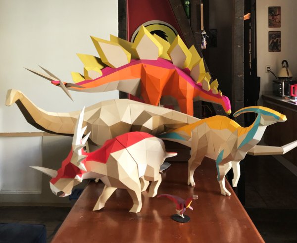 Модель динозавра из бумаги