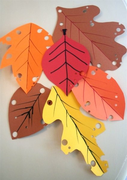 Поделка осенние листья из цветной бумаги
