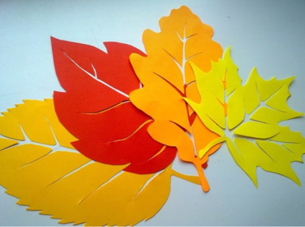 Осенние листочки из цветной бумаги
