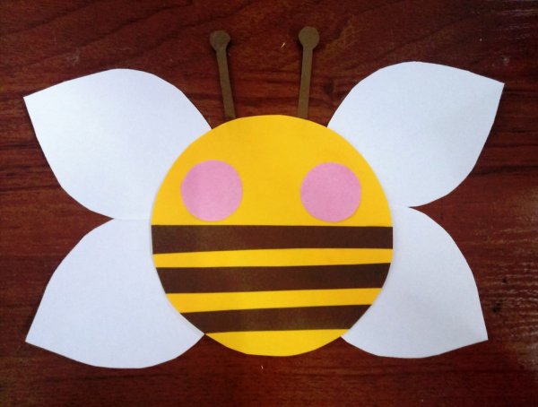Пчела из цветной бумаги