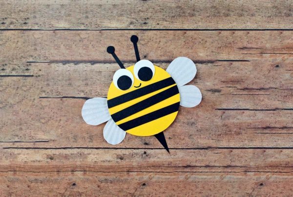 Пчела из цветной бумаги для детей