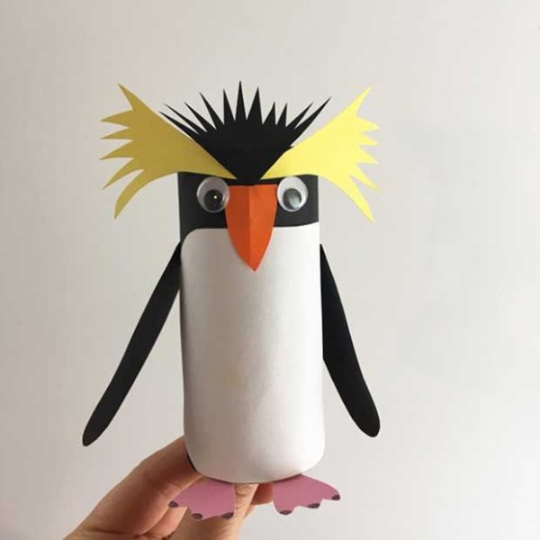 Пингвин из рулона от туалетной бумаги