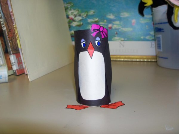 Пингвин из рулона туалетной бумаги