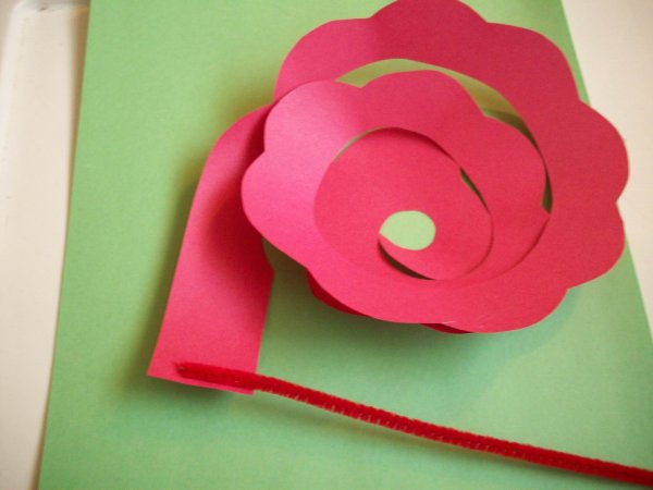 Розы из цветной бумаги для детей