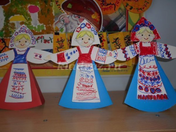 Кукла в русском костюме из бумаги