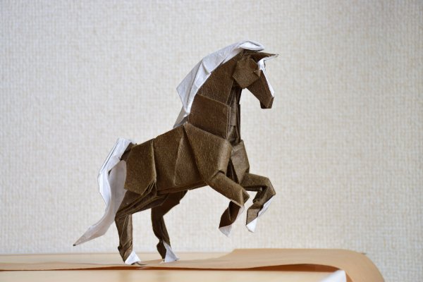 Лошадь из бумаги объемная