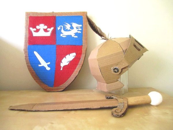 Рыцарский щит из картона