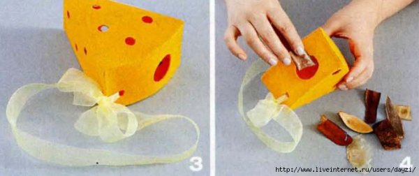 Объемный кусок сыра из картона