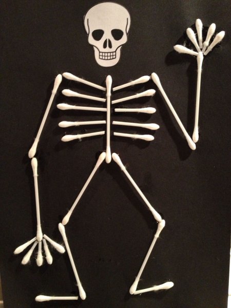 Скелет из ватных палочек
