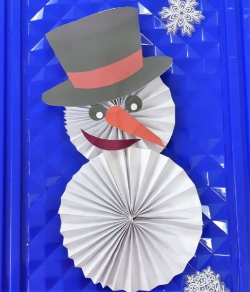 Снеговик из бумаги и картона