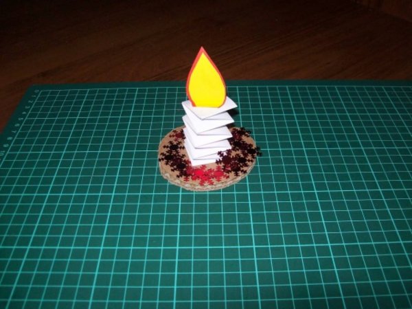 Поделка свеча из бумаги