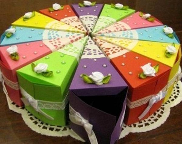 Торт бумажный с подарками