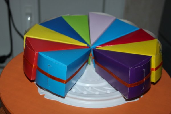 Торт из цветного картона