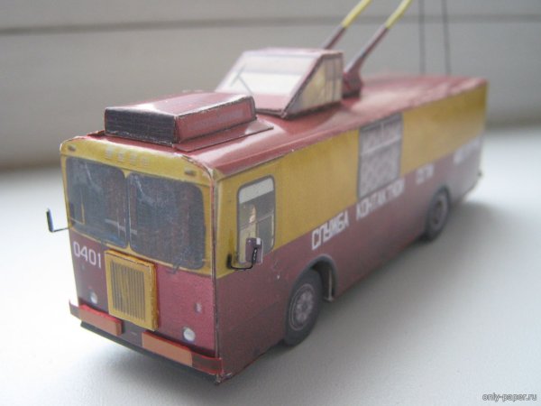 Модель троллейбуса из картона