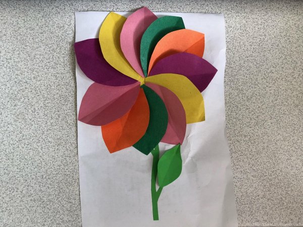 Аппликация Цветик семицветик из цветной бумаги