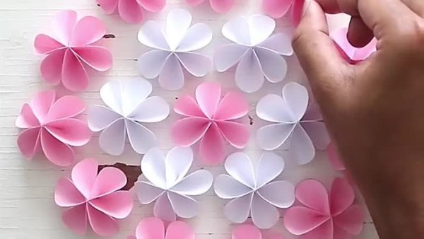 Объемные цветы из кружков бумаги
