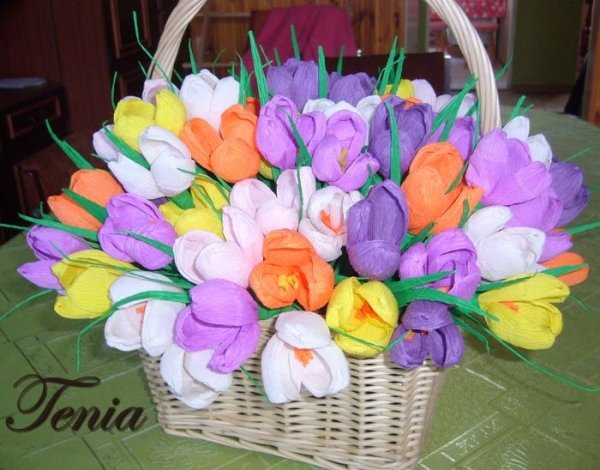 Букет весенних цветов из гофрированной бумаги