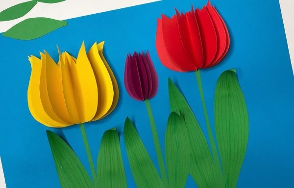 Тюльпан из цветной бумаги для детей