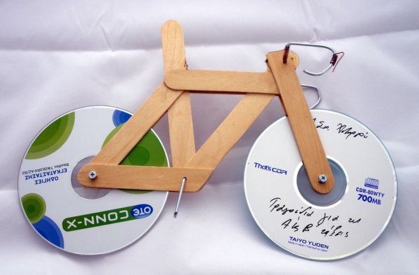 Поделка велосипед из дисков