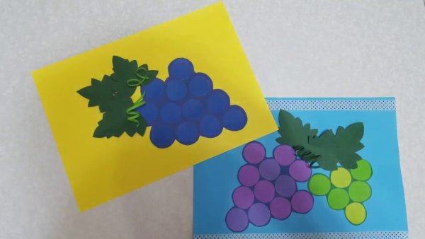 Виноград из цветной бумаги