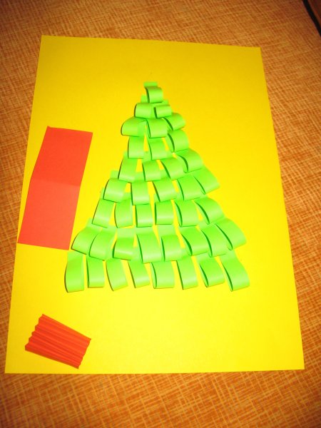 Новогодняя елка из бумажных полосок