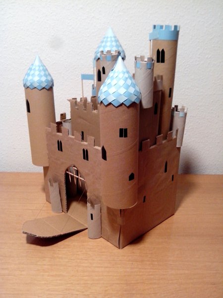 Картонный замок