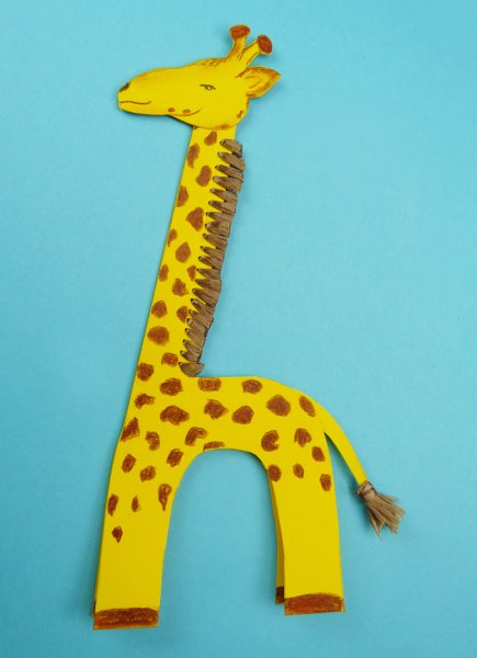 Жираф из цветной бумаги