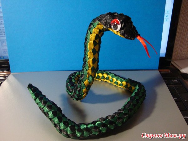 Объемная змея из бумаги