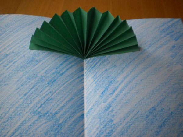 Зонтик из бумаги гармошкой