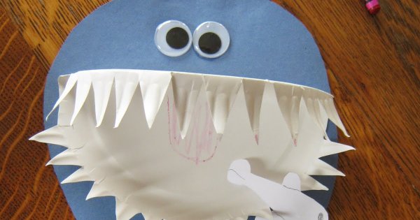 Поделка зубастая акула из бумаги
