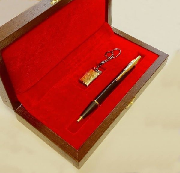 Ручка с флешкой подарочная