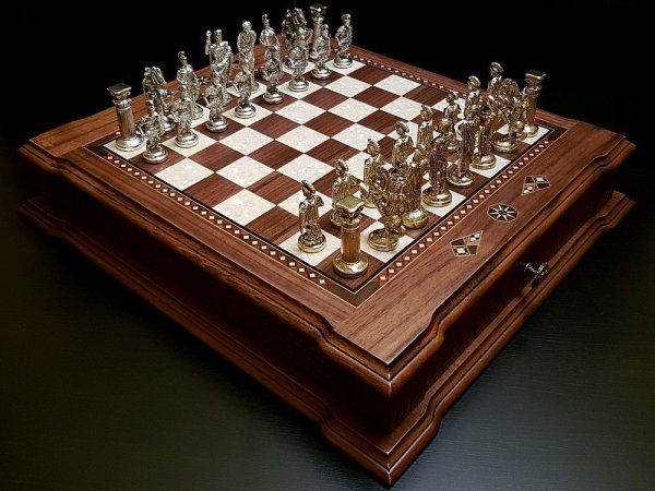 Шахматы "Легион" орех антик