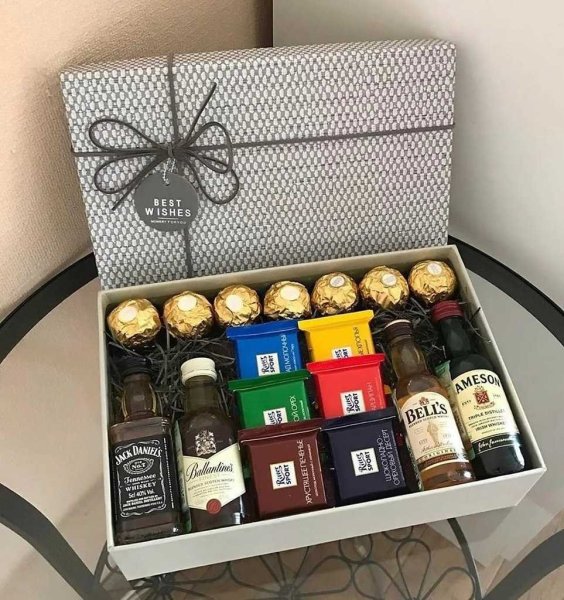 Подарок в коробке для мужчины