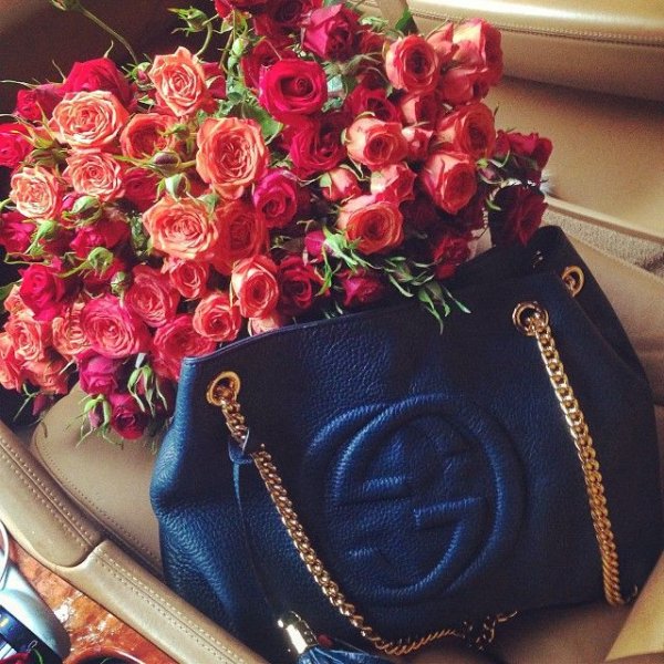 Цветы в сумке