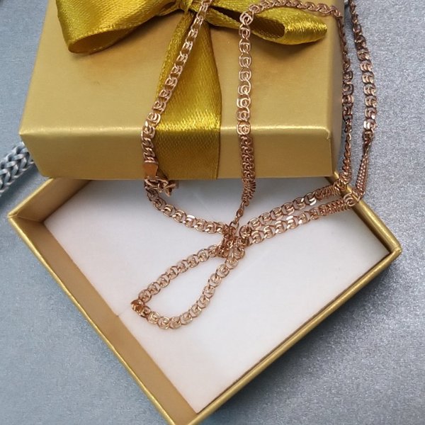 Золотая цепочка в подарочной коробке