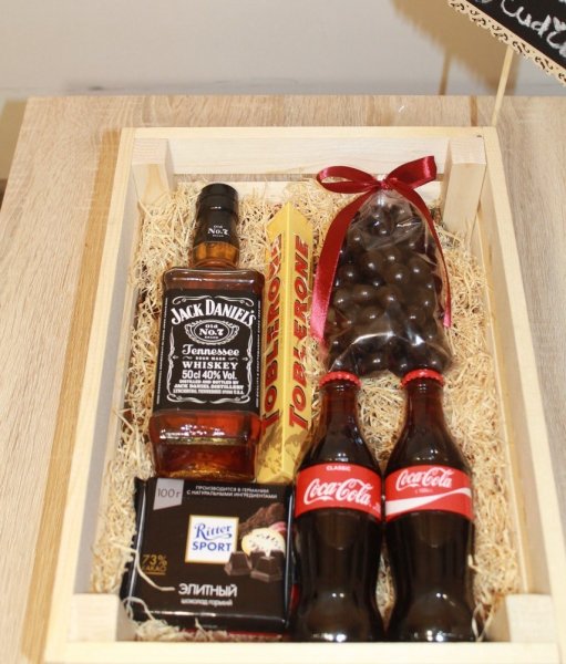 Подарочная коробка с виски и колой