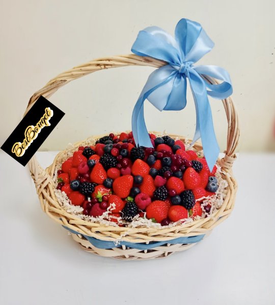 Конфетница корзинка с ягодами