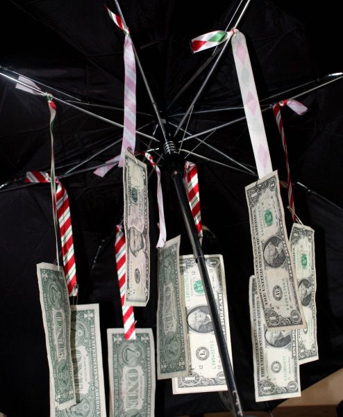Зонт с деньгами на юбилей