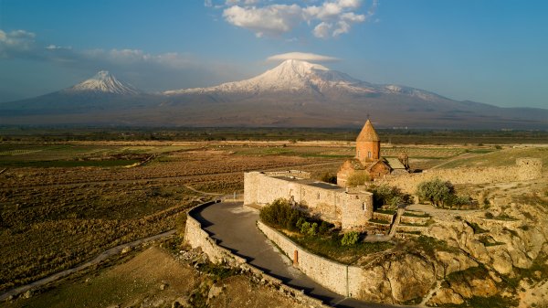 Храм хор Вирап в Армении