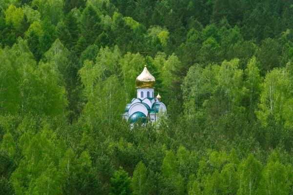 Псковская часовня с зеленым куполом