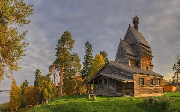 Старинные церкви Ленинградской области