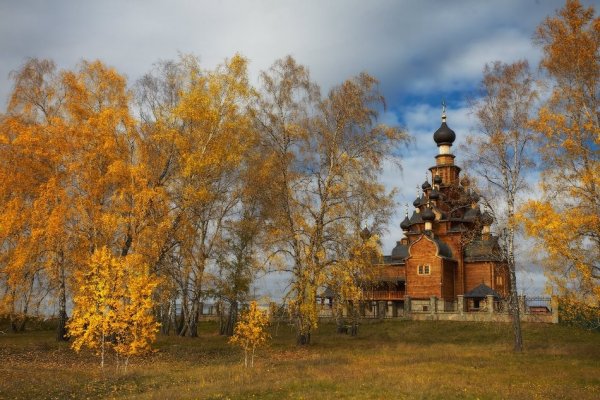 Золотая осень храм Россия