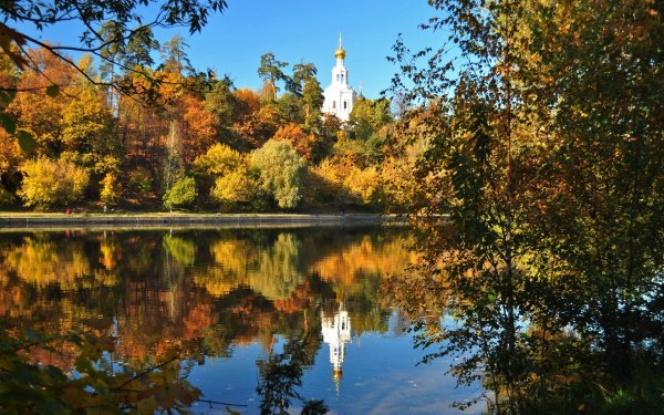 Осенний Брянск храм