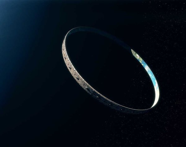 Кольцо на фоне луны