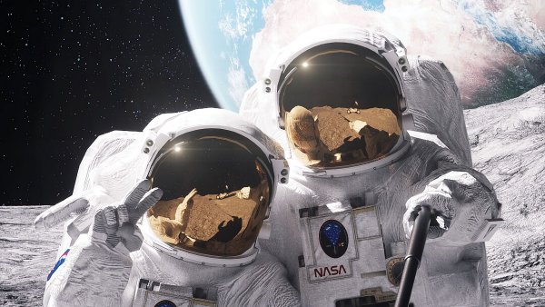 Космонавт в космосе на фоне земли
