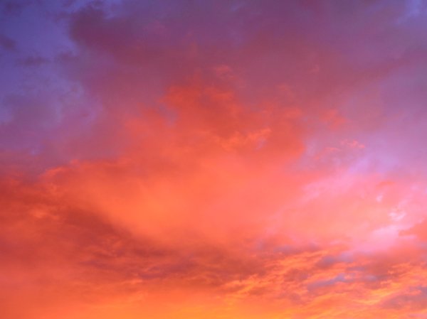 Фиолетово оранжевое небо