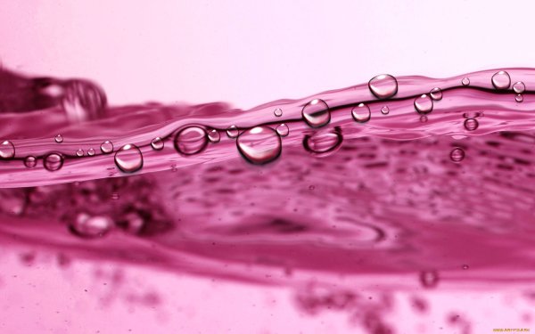 Розовые капли воды