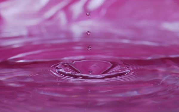 Брызги розовой воды