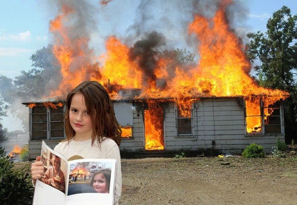 Девочка с горящим домо