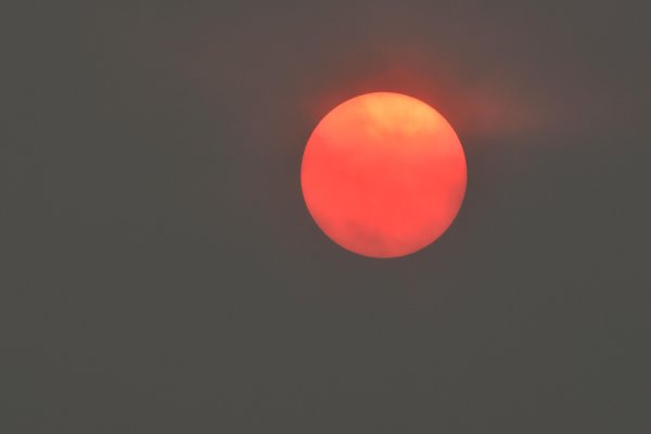 Красное солнце